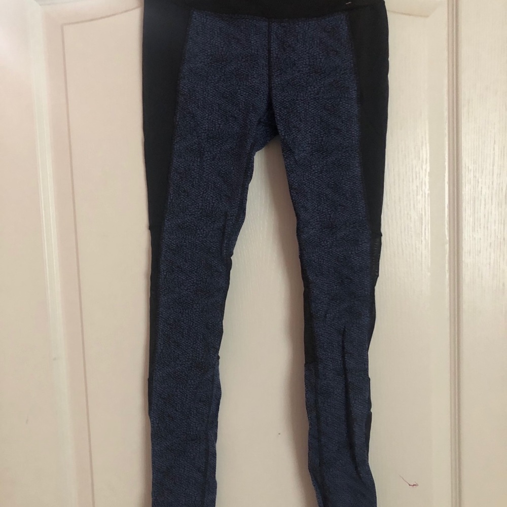 Calia by Carrie Underwood leggings